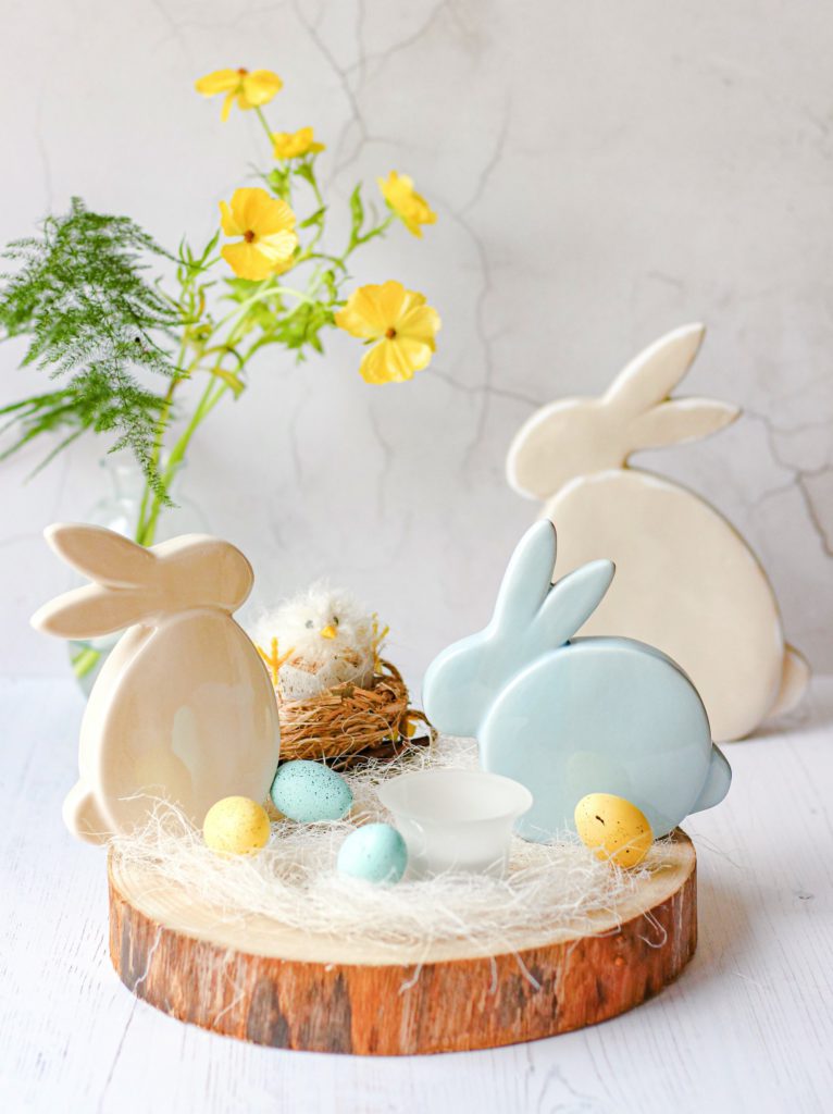 paasdecoratie blauw beige konijn